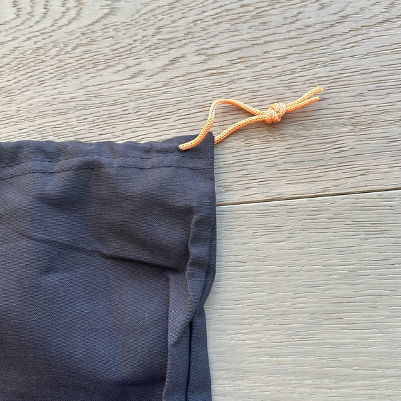 New Tod’s  Large Dust Bag Dust Cover 19” by 23” - Picture 3 of 4